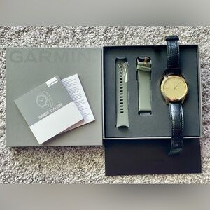 GARMIN Vivoluxe Smart Watch/Fitness Tracker